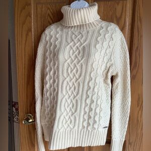Eddie Bauer wool blend cable knit turtleneck sweater . Size Large